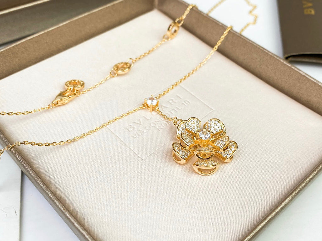 18K BVLGARI DIVAS' DREAM Necklace